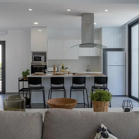 Flora's 3-br Retreat & Private Pool In Protaras * Paralimni