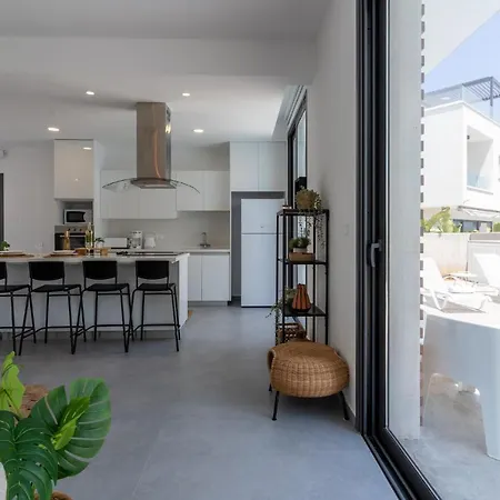 Flora's 3-br Retreat & Private Pool In Protaras *