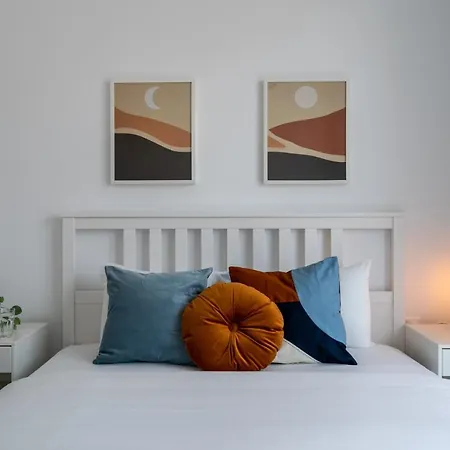 Flora's 3-br Retreat & Private Pool In Protaras