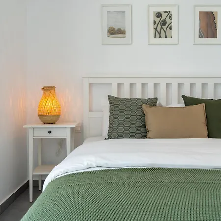 Flora's 3-br Retreat & Private Pool In Protaras Paralimni