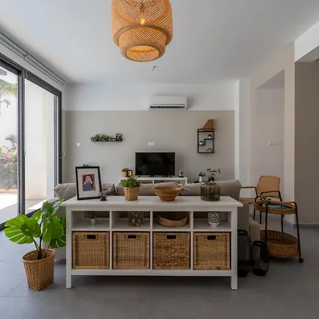 Villa Flora's 3-br Retreat & Private Pool In Protaras *