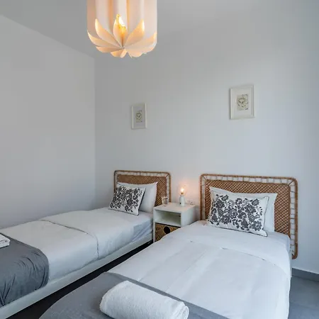 Flora's 3-br Retreat & Private Pool In Protaras Paralimni