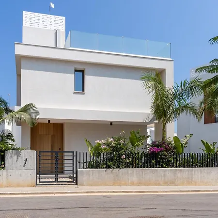 Flora's 3-br Retreat & Private Pool In Protaras * Paralimni