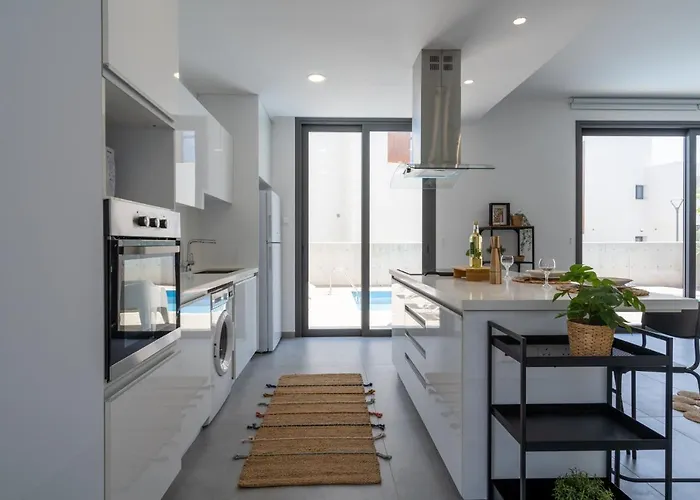 Flora's 3-br Retreat & Private Pool In Protaras Villa *