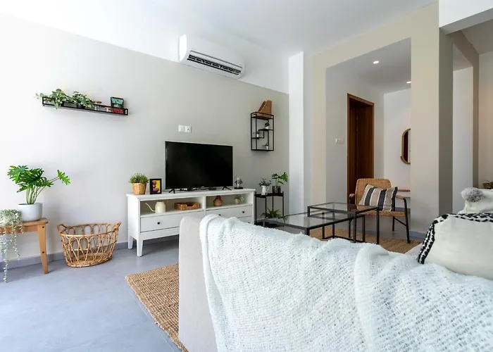 Flora's 3-br Retreat & Private Pool In Protaras Villa