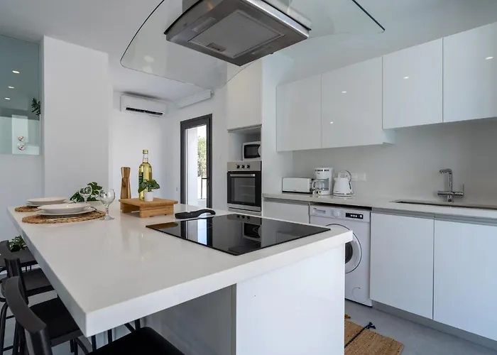 Flora's 3-br Retreat & Private Pool In Protaras