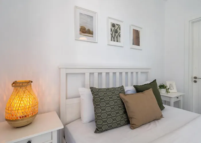 Flora's 3-br Retreat & Private Pool In Protaras