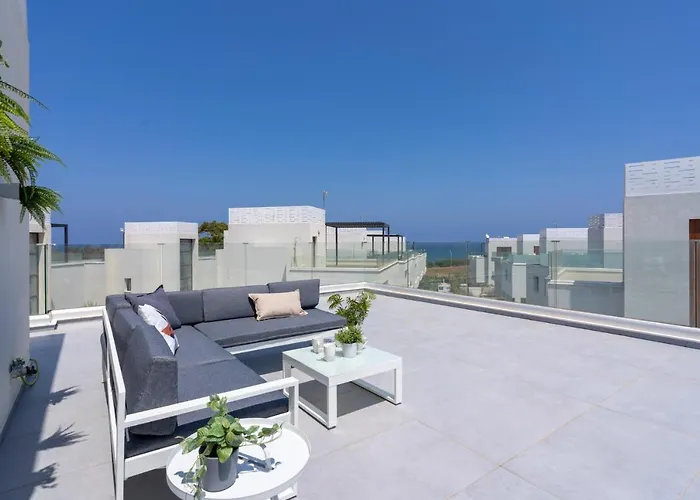 Flora's 3-br Retreat & Private Pool In Protaras * Paralimni