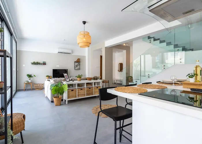 Villa Flora's 3-br Retreat & Private Pool In Protaras