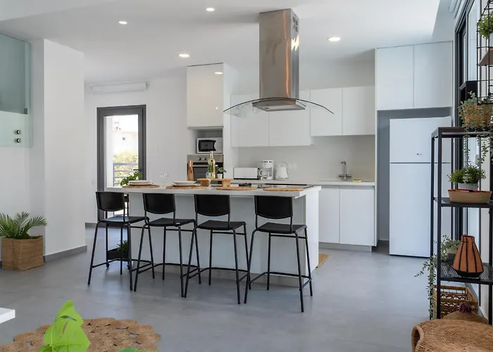 Flora's 3-br Retreat & Private Pool In Protaras