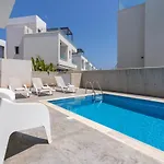 Villa Flora's 3-br Retreat & Private Pool In Protaras