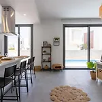 Flora's 3-br Retreat & Private Pool In Protaras Paralimni