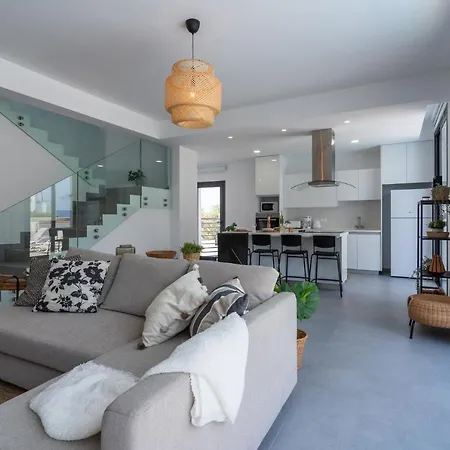 Villa Flora's 3-br Retreat&private Pool In Protaras Paralimni
