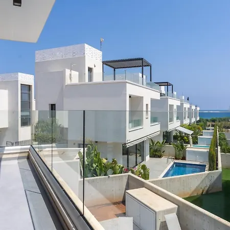 Flora's 3-br Retreat & Private Pool In Protaras Вилла *