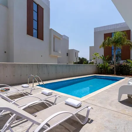 Villa Flora's 3-br Retreat&private Pool In Protaras