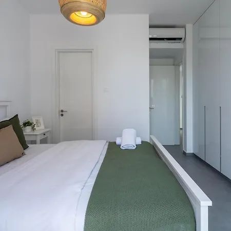 Flora's 3-br Retreat & Private Pool In Protaras Вилла Паралимни