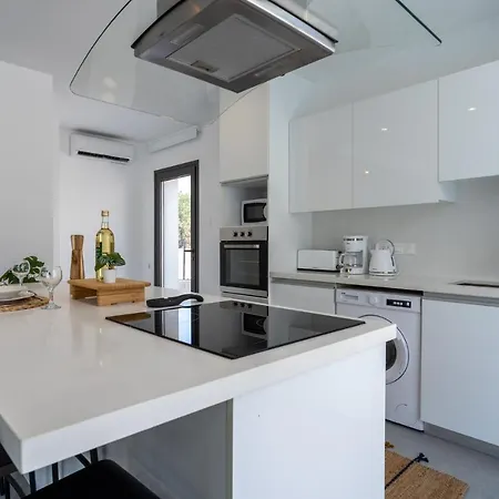 Flora's 3-br Retreat & Private Pool In Protaras