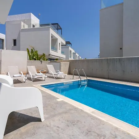 Villa Flora's 3-br Retreat&private Pool In Protaras