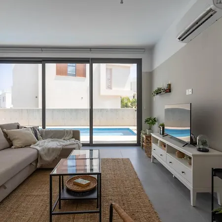 Flora's 3-br Retreat & Private Pool In Protaras * Паралимни