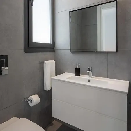 Flora's 3-br Retreat & Private Pool In Protaras