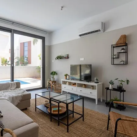 Вилла Flora's 3-br Retreat & Private Pool In Protaras *