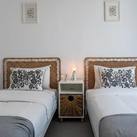 Flora's 3-br Retreat & Private Pool In Protaras Вилла *