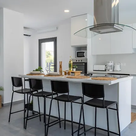Villa Flora's 3-br Retreat&private Pool In Protaras