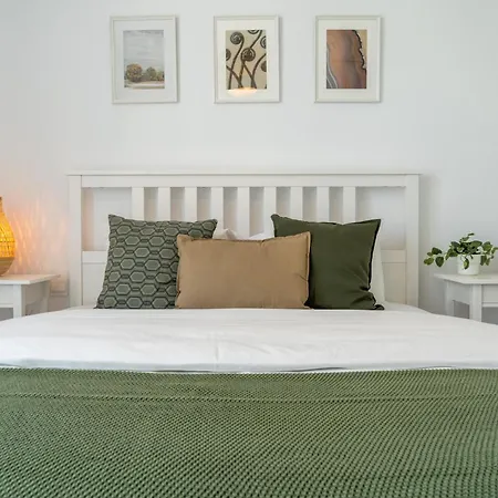 Flora's 3-br Retreat & Private Pool In Protaras וילה