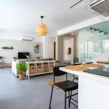 Villa Flora's 3-br Retreat&private Pool In Protaras