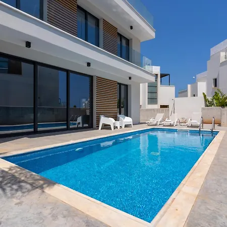 Flora's 3-br Retreat & Private Pool In Protaras Вилла