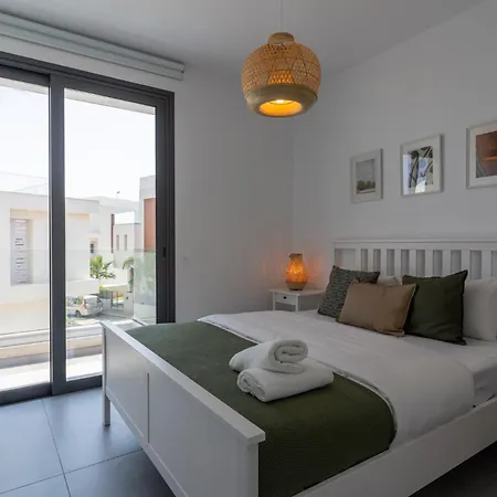 Вилла Flora's 3-br Retreat & Private Pool In Protaras Паралимни