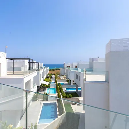 Flora's 3-br Retreat & Private Pool In Protaras Вилла *