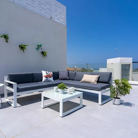 Flora's 3-br Retreat & Private Pool In Protaras וילה *