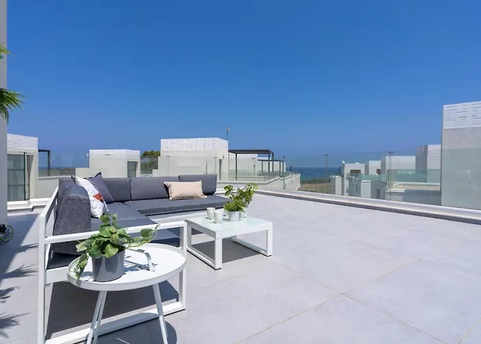 Flora's 3-br Retreat & Private Pool In Protaras וילה פאראלימני