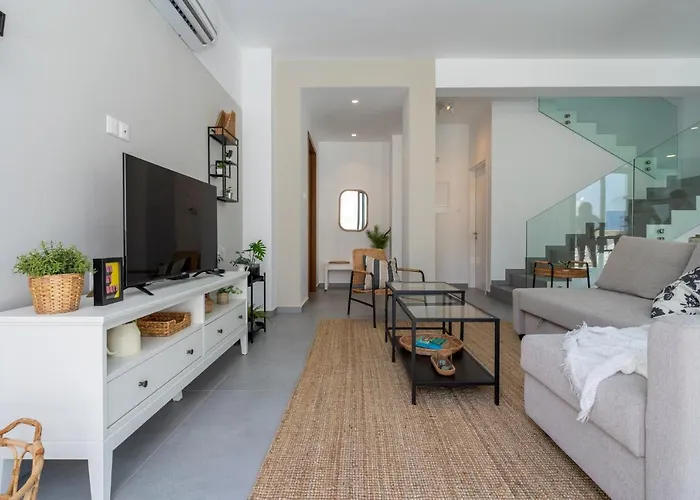 Vila Flora's 3-br Retreat & Private Pool In Protaras