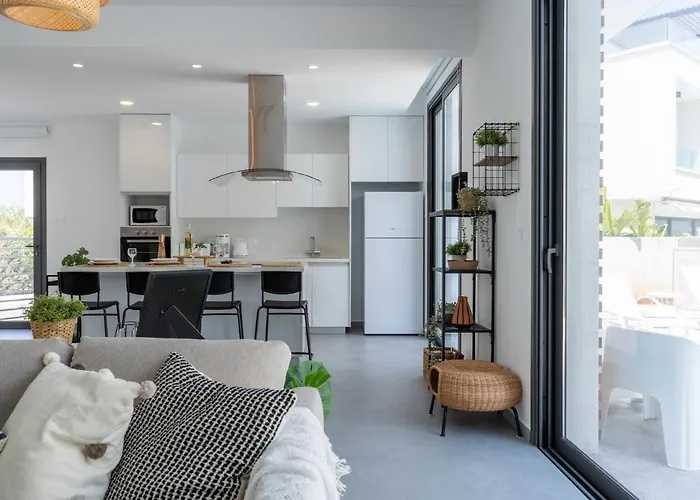 Vila Flora's 3-br Retreat & Private Pool In Protaras Paralimni