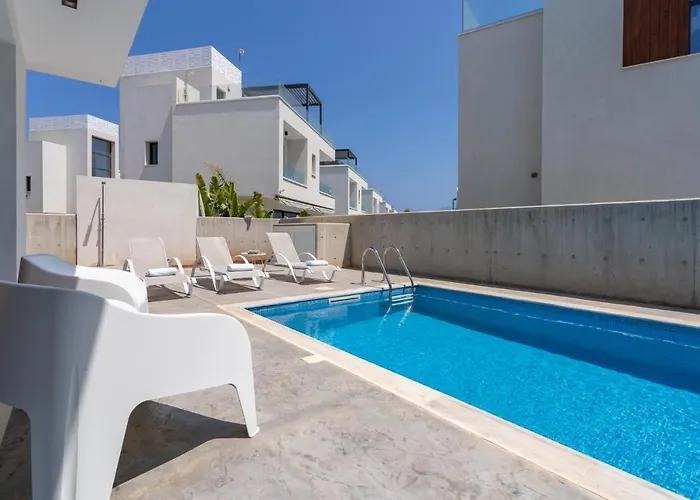 וילה Flora's 3-br Retreat & Private Pool In Protaras