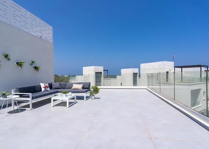 Flora's 3-br Retreat & Private Pool In Protaras * פאראלימני