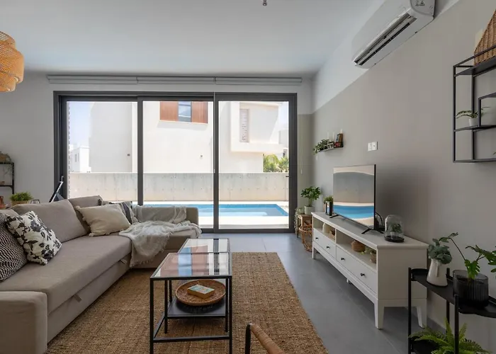 Flora's 3-br Retreat & Private Pool In Protaras * Paralimni