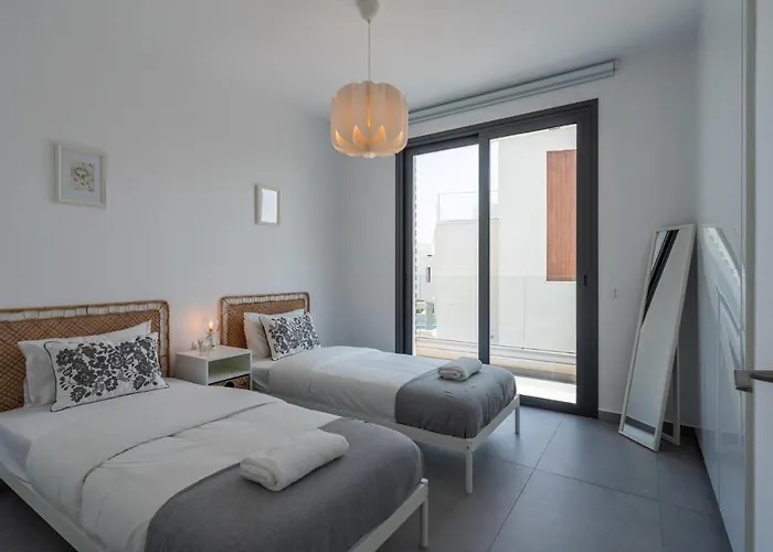 וילה Flora's 3-br Retreat & Private Pool In Protaras פאראלימני