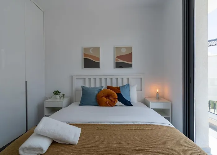 Flora's 3-br Retreat & Private Pool In Protaras וילה *