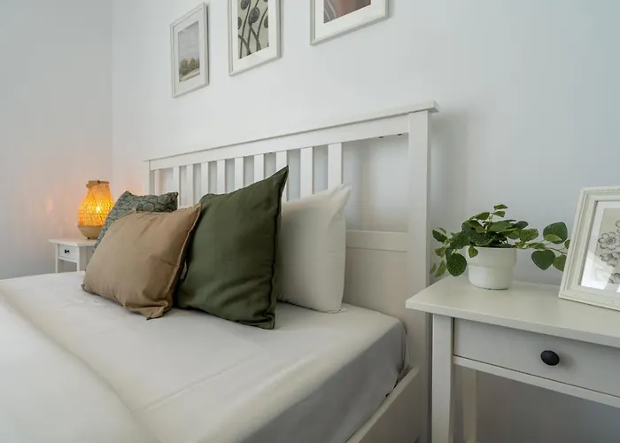 Flora's 3-br Retreat & Private Pool In Protaras * פאראלימני