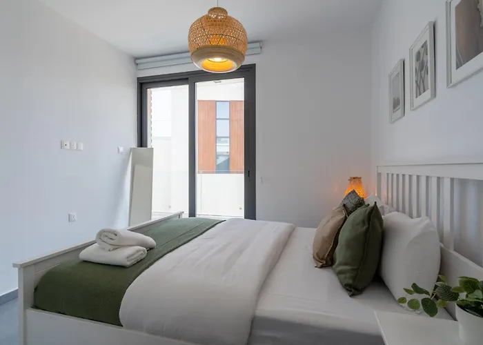 Flora's 3-br Retreat & Private Pool In Protaras * פאראלימני