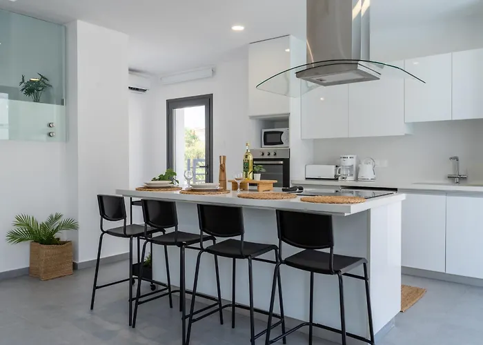 וילה Flora's 3-br Retreat & Private Pool In Protaras