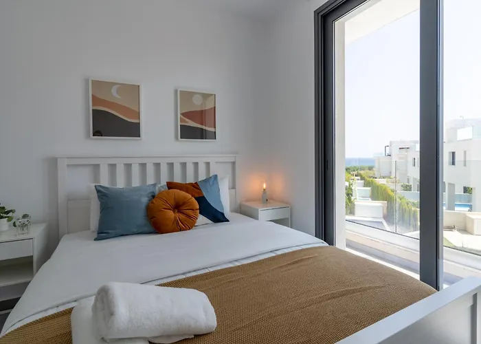 Flora's 3-br Retreat & Private Pool In Protaras *