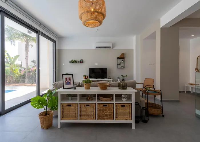 וילה Flora's 3-br Retreat & Private Pool In Protaras *