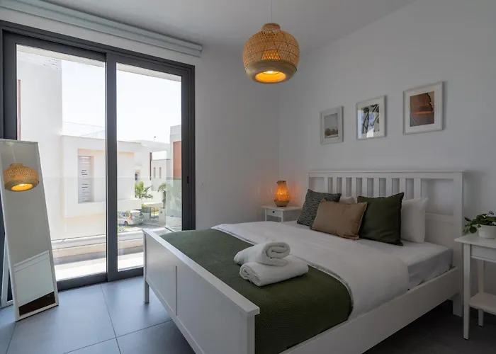 וילה Flora's 3-br Retreat & Private Pool In Protaras פאראלימני