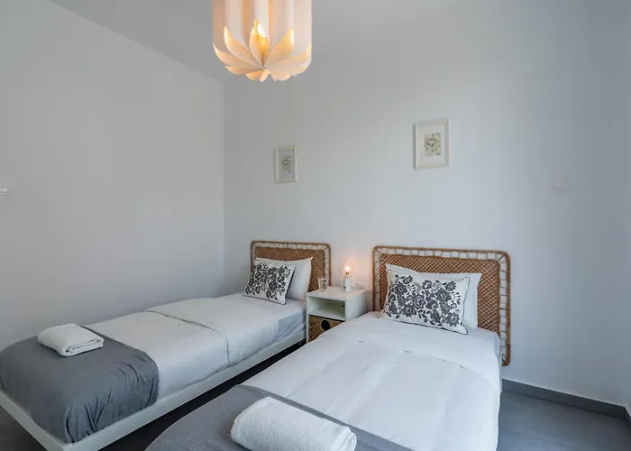 Flora's 3-br Retreat & Private Pool In Protaras פאראלימני