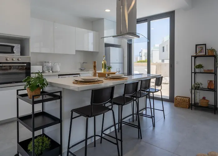 וילה Flora's 3-br Retreat & Private Pool In Protaras *