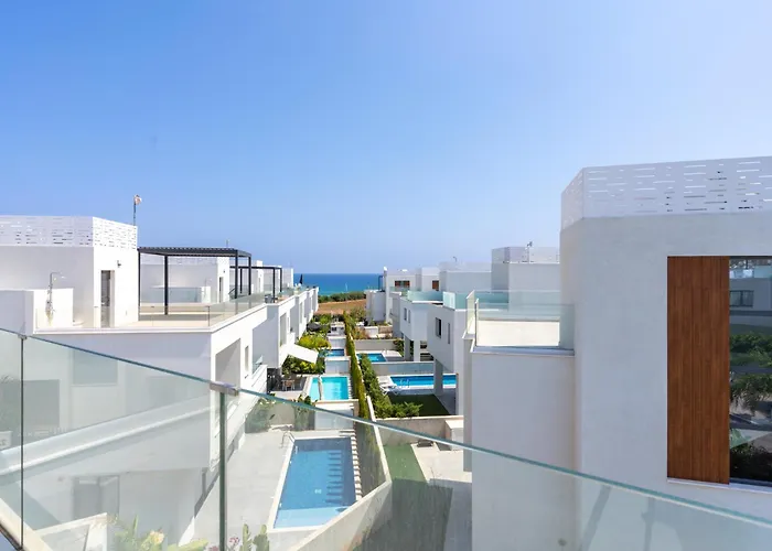 Flora's 3-br Retreat & Private Pool In Protaras Vila *